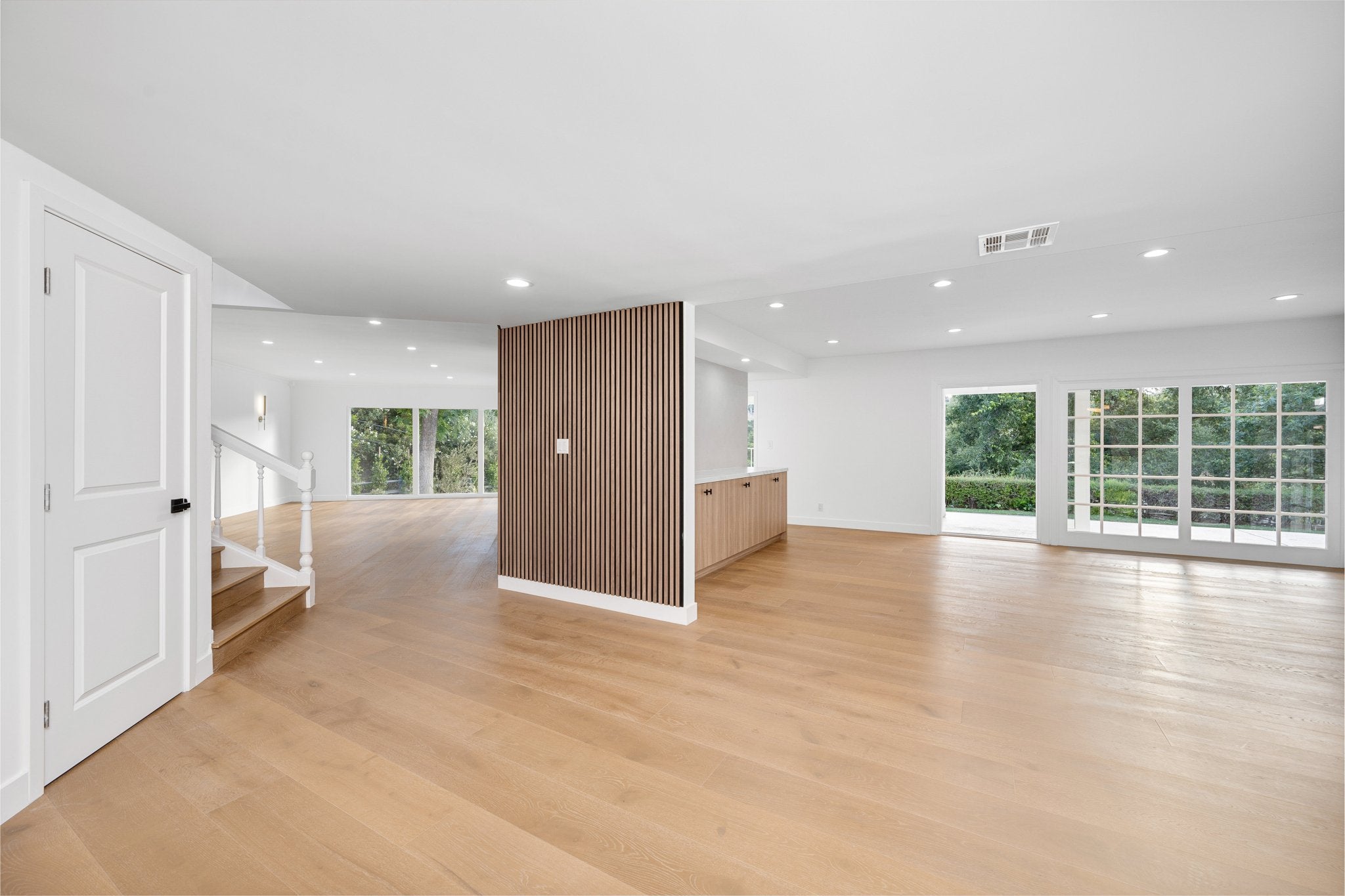 wood-floor-installation-services-in-miami-florida.jpg__PID:6c7a898d-1998-4df0-98b5-e7b7e6495888